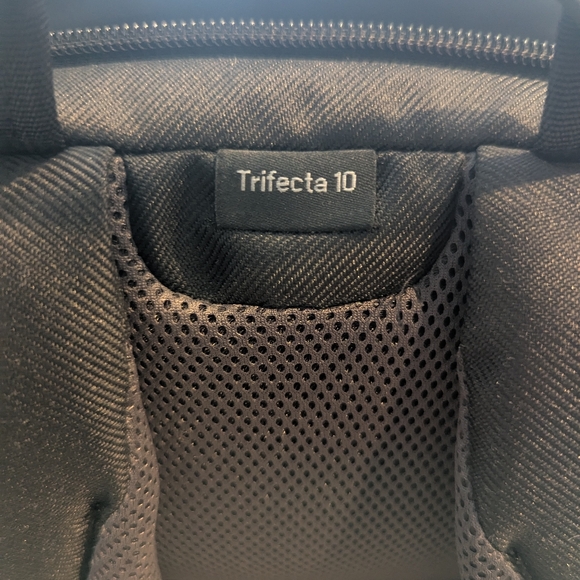 THINK TANK Trifecta 10 Camera Bag Backpack - Picture 5 of 15